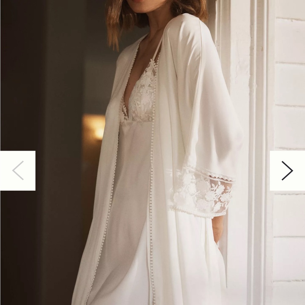 Flora Nikrooz Ivory Lace Robe